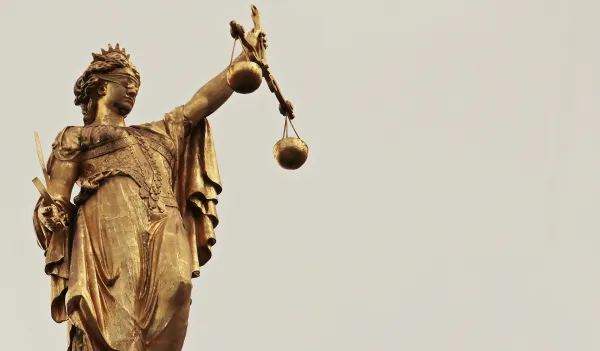 Rubrik_Politik_und_Recht_.Pixabay_justitia-2597016_1920